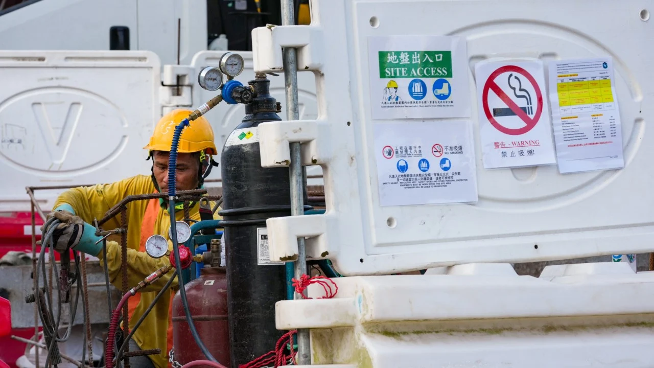 Hong Kong'da şantiyelerde sigara yasağı: CCTV ve geçici depolama noktaları zorunlu