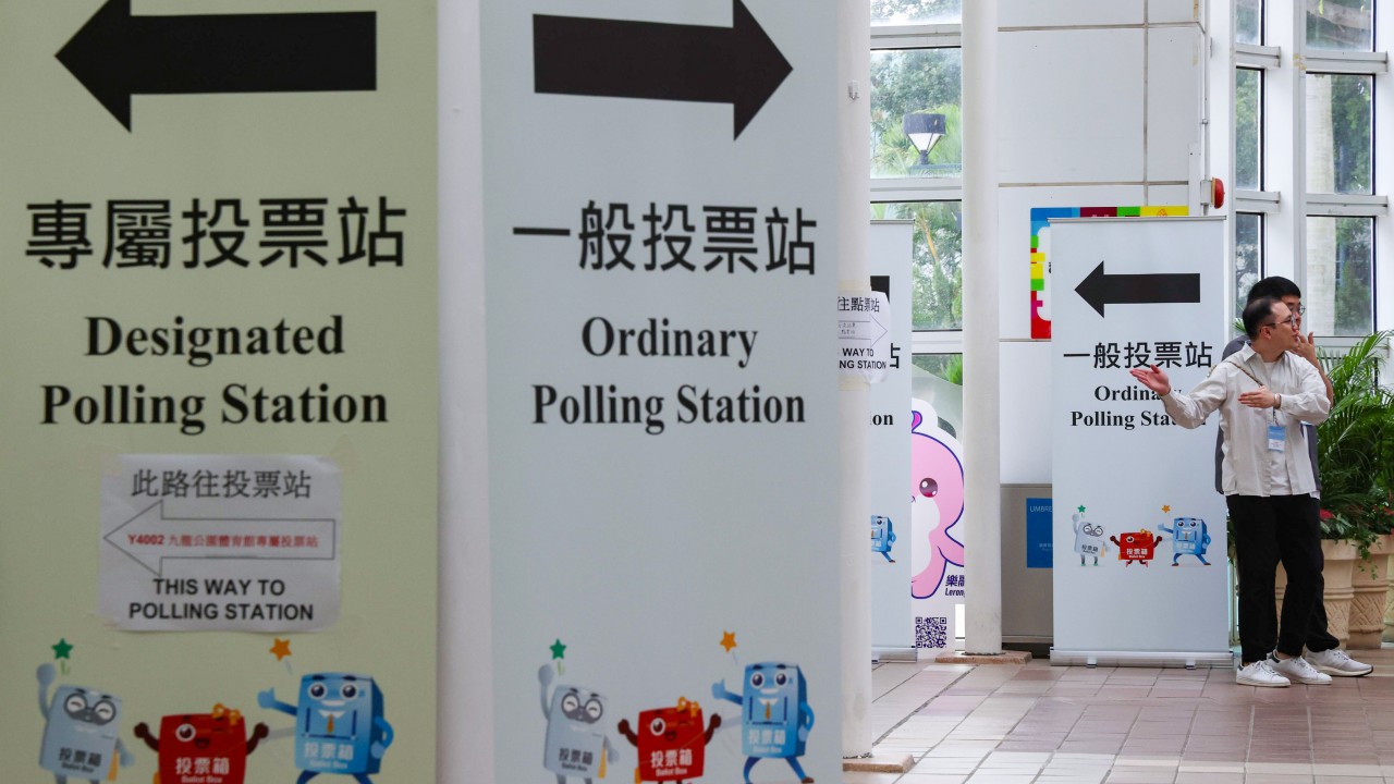 Hong Kong seçim verilerinde yaş ve cinsiyet ayrımını kaldırdı
