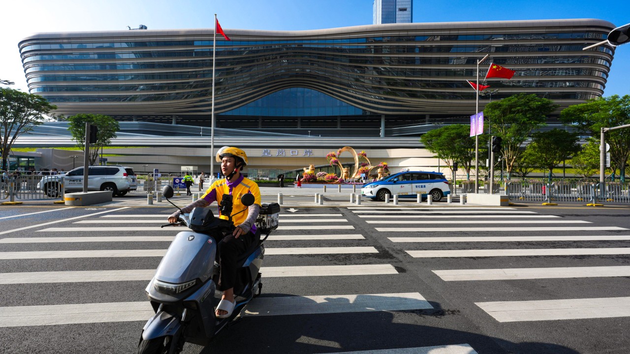 Hong Kong-Shenzhen Sınır Kapısı 'Kritik Eşik' Olarak Nitelendirildi