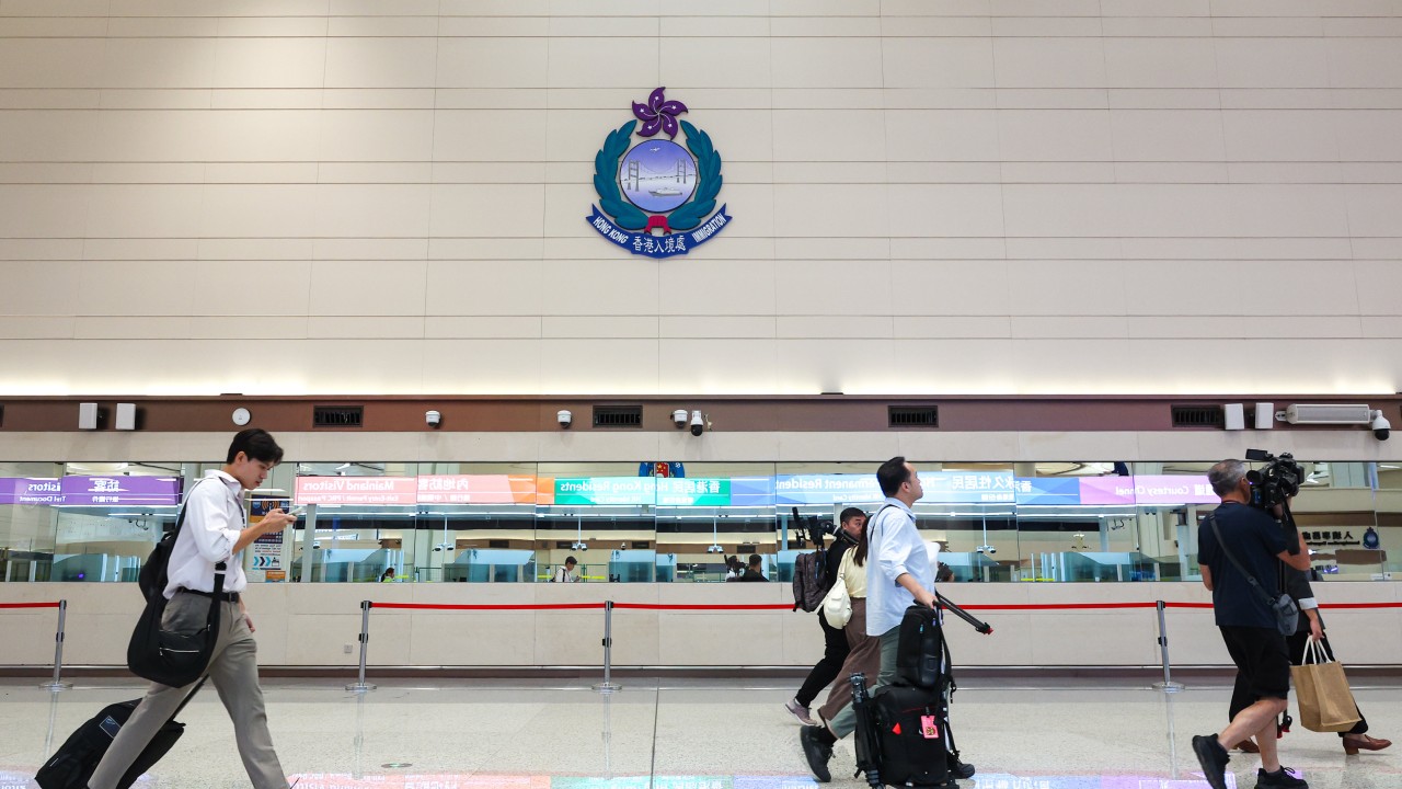 Hong Kong-Shenzhen Sınır Kapısı Pazartesi Açılıyor