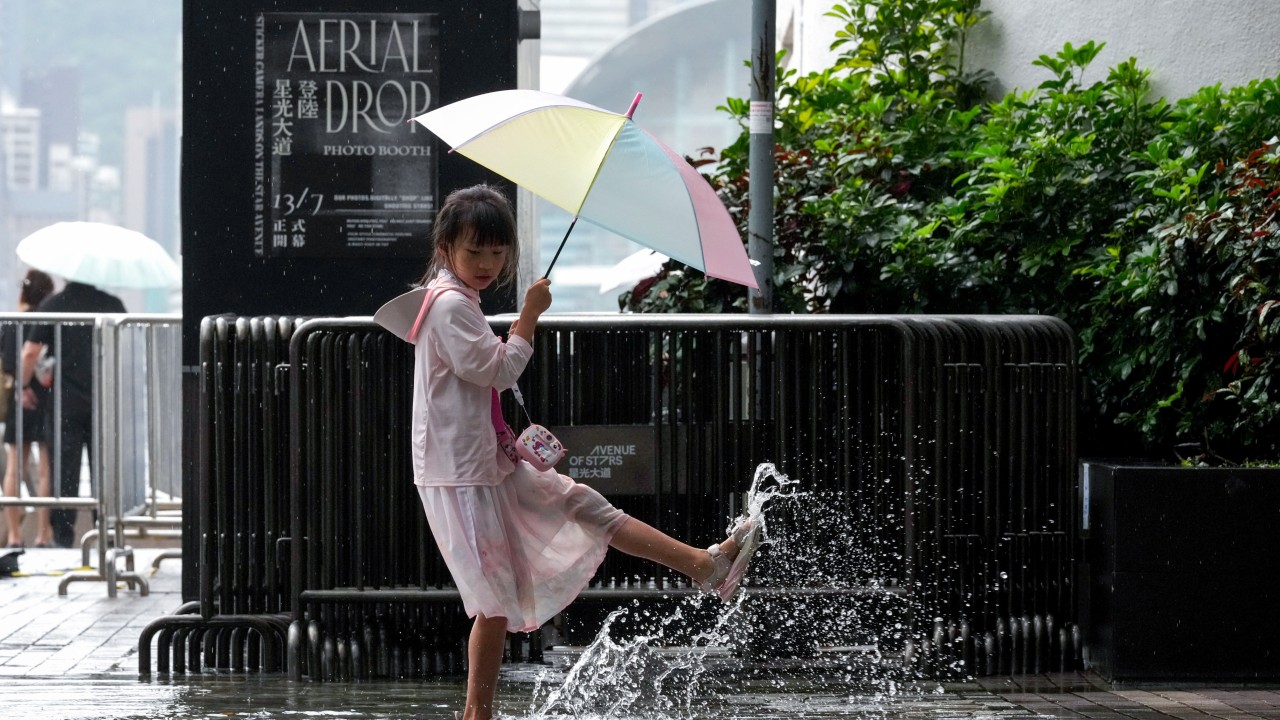 Hong Kong'u saatler içinde şiddetli fırtına vurabilir