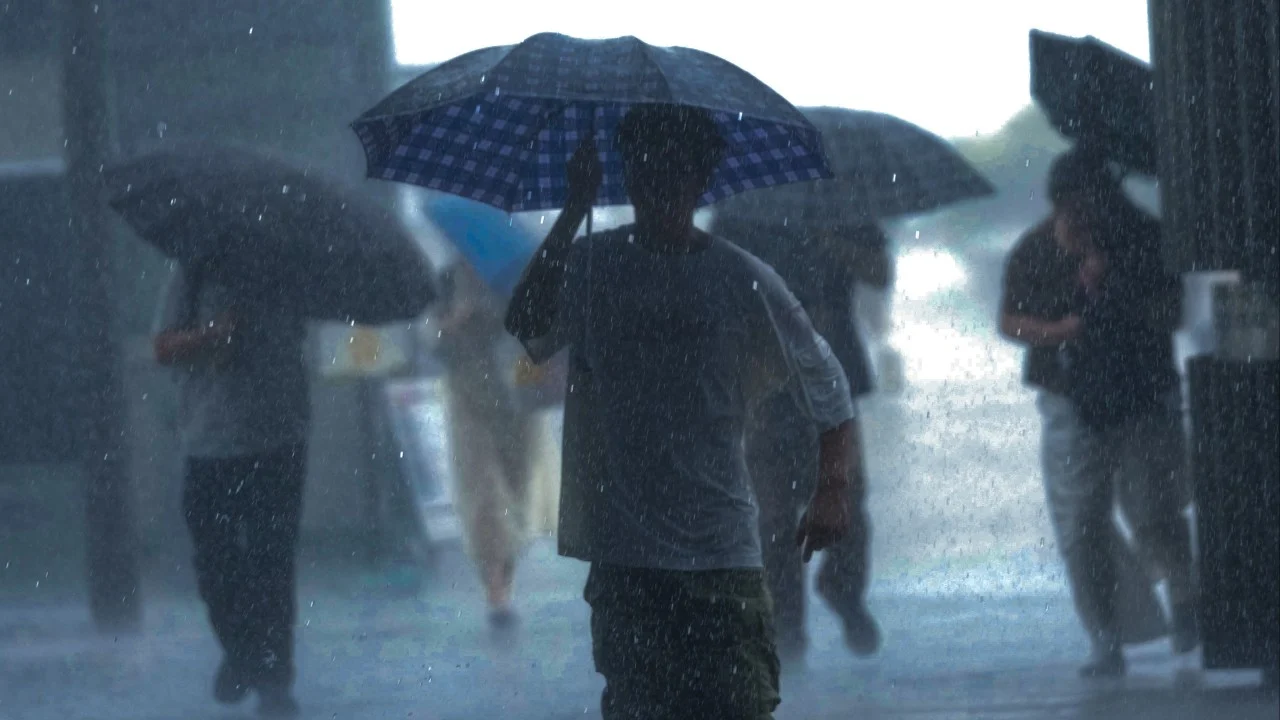 Hong Kong'da Şiddetli Yağış Alarmı: Yuen Long'da Sel Riski