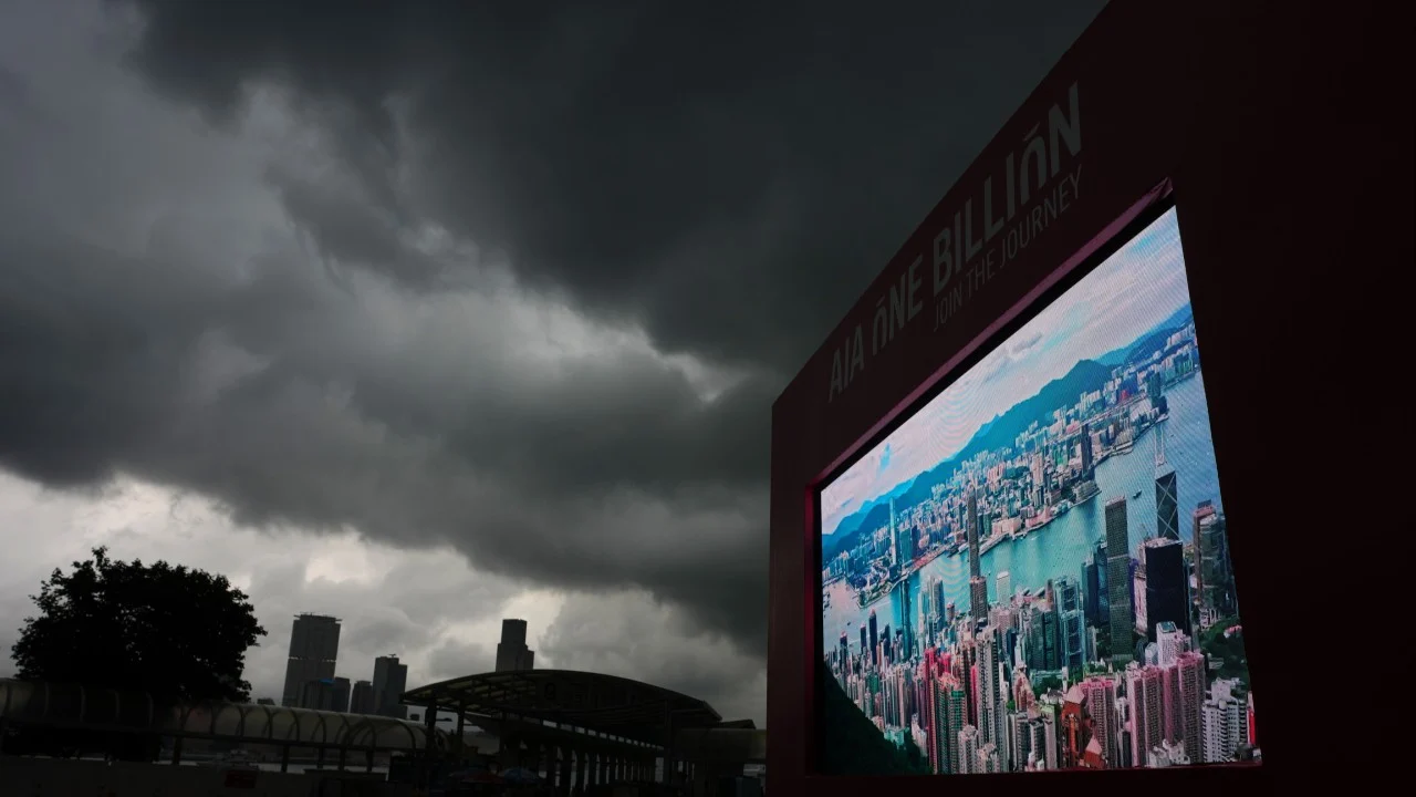 Hong Kong'da Şiddetli Yağış Uyarısı: Turuncu Alarm Verildi