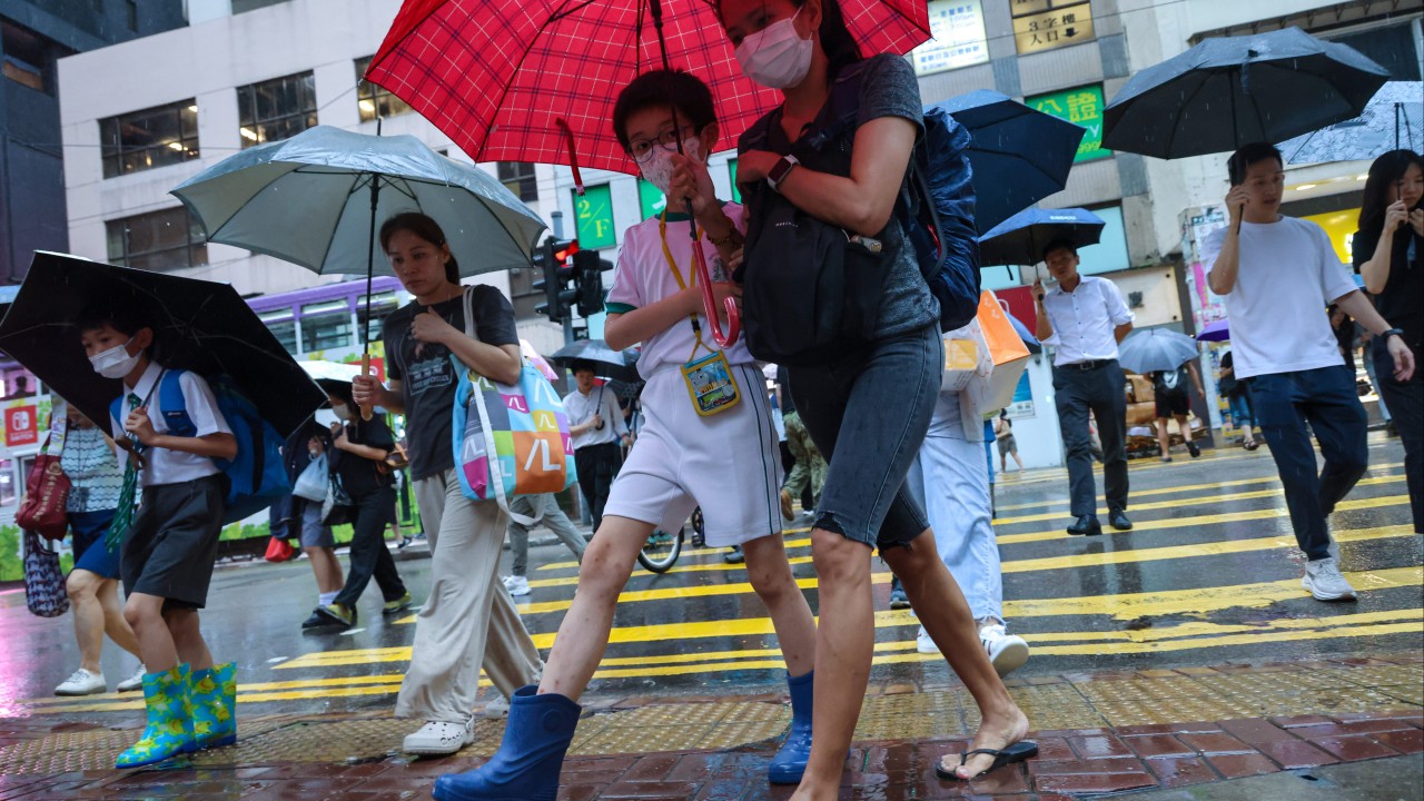 Hong Kong'da şiddetli yağış uyarısı: Turuncu alarm verildi