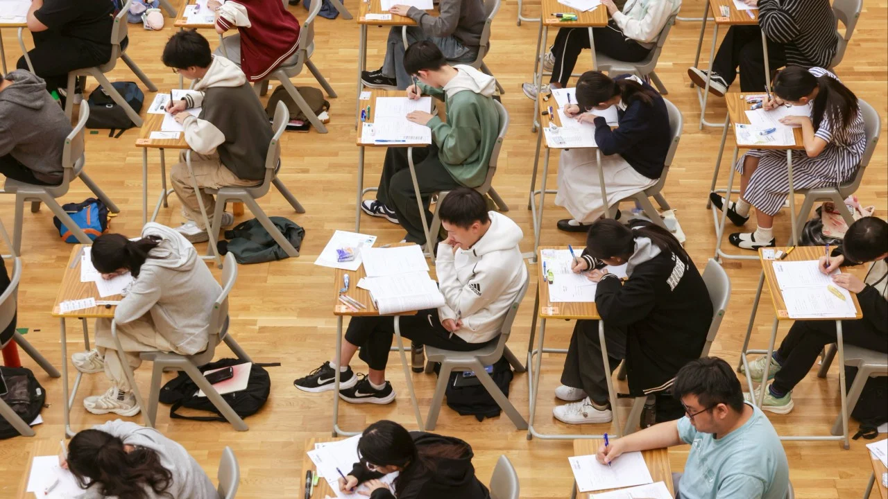 Hong Kong'da sınav stresi: Yapay zeka ve ekonomi endişesi yüzde 40'a dayandı