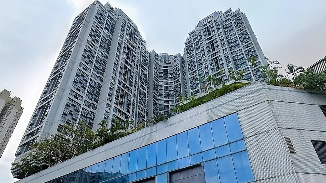Hong Kong'da 2 yıldır şişe fırlatan adam tutuklandı