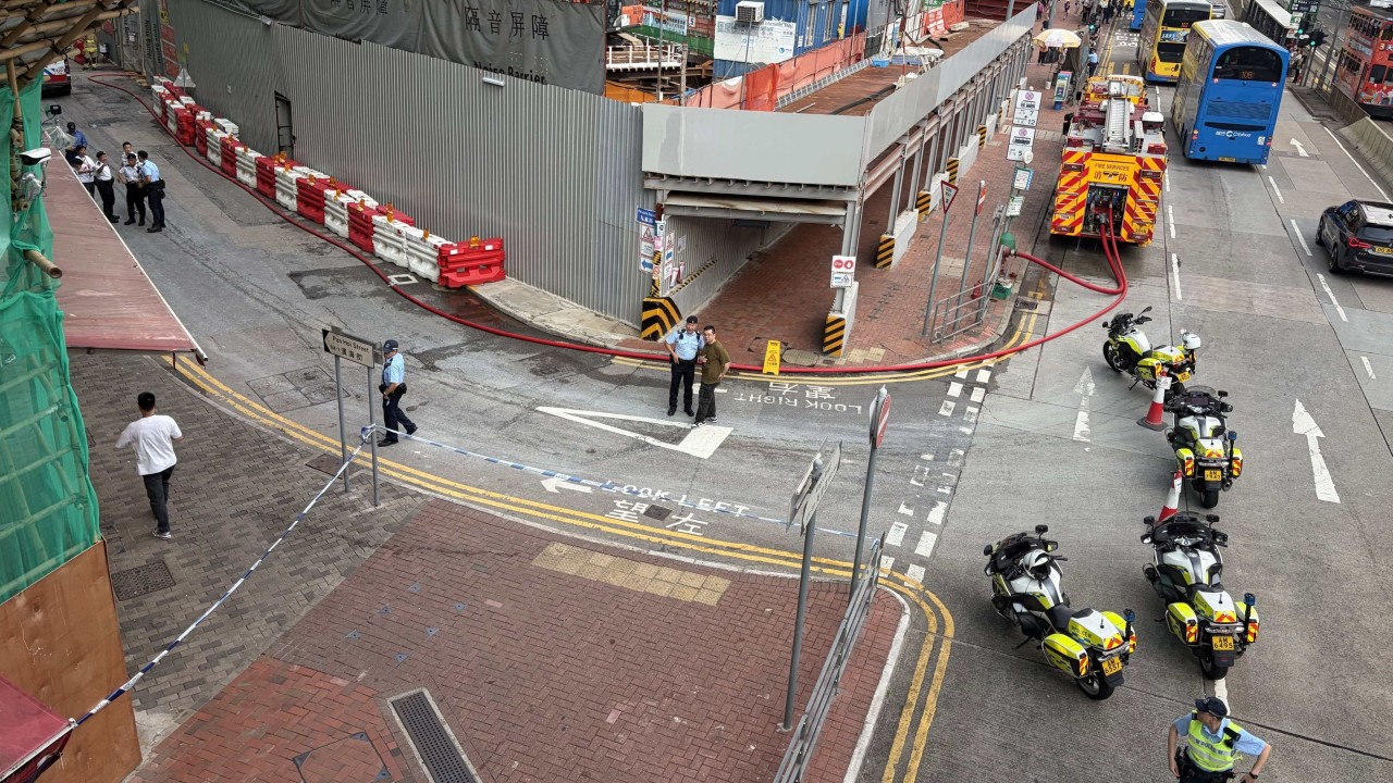 Hong Kong'da şüpheli paket paniği: Bomba imha ekipleri bölgede