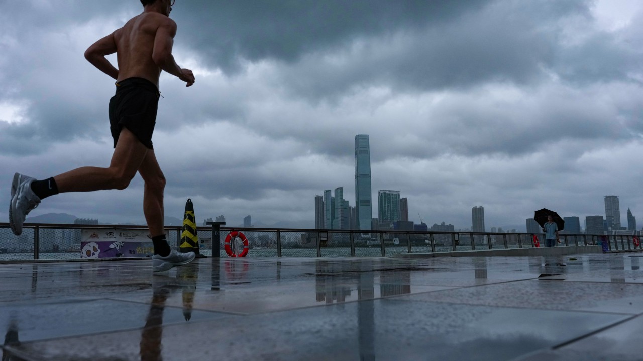 Hong Kong'a Tayfun Uyarısı: 1 Nolu Sinyal Verildi