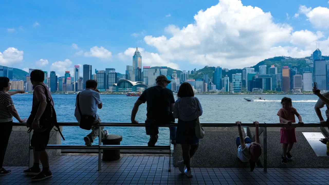 Hong Kong'da Tropikal Depresyon Alarmı: Sıcak ve Yağışlı Hava Geliyor
