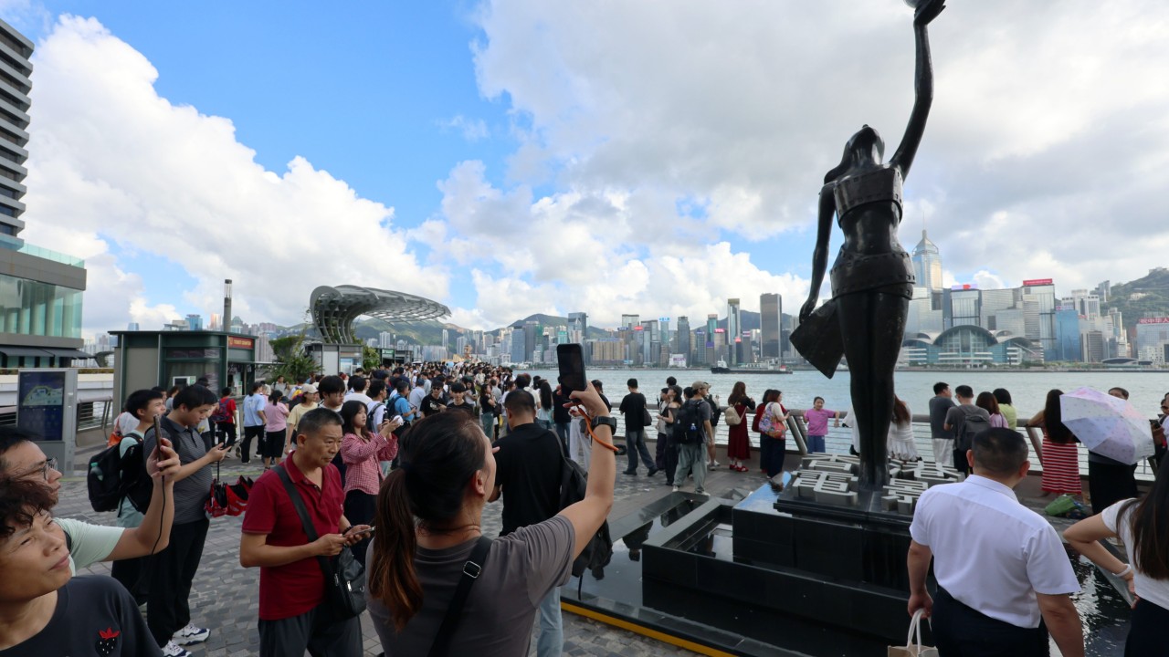 Hong Kong'da turizm skandalı: 2 acente ve rehberin lisansı iptal