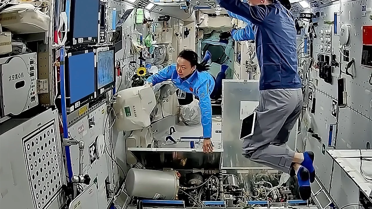 Hong Kong'un İlk Astronotu Uzaydan Canlı Ders Verecek