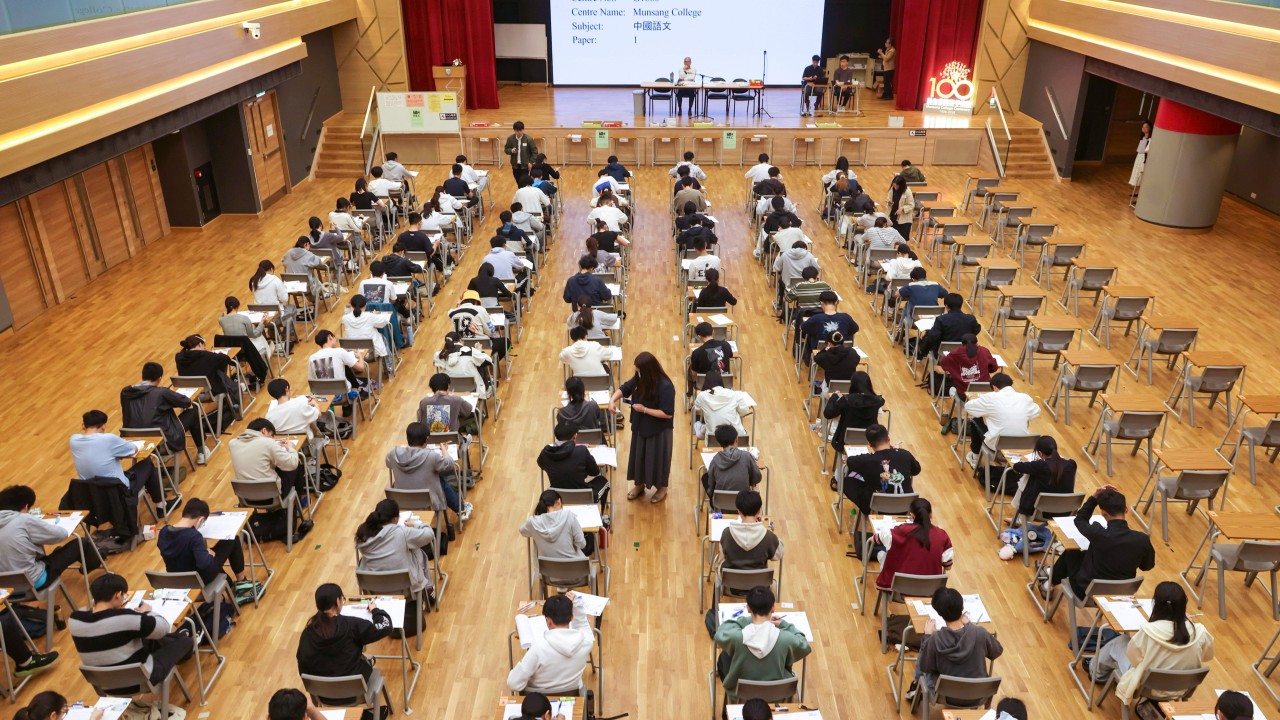 Hong Kong'da üniversiteye giriş sınavında rekor: 24 öğrenci tam puan aldı