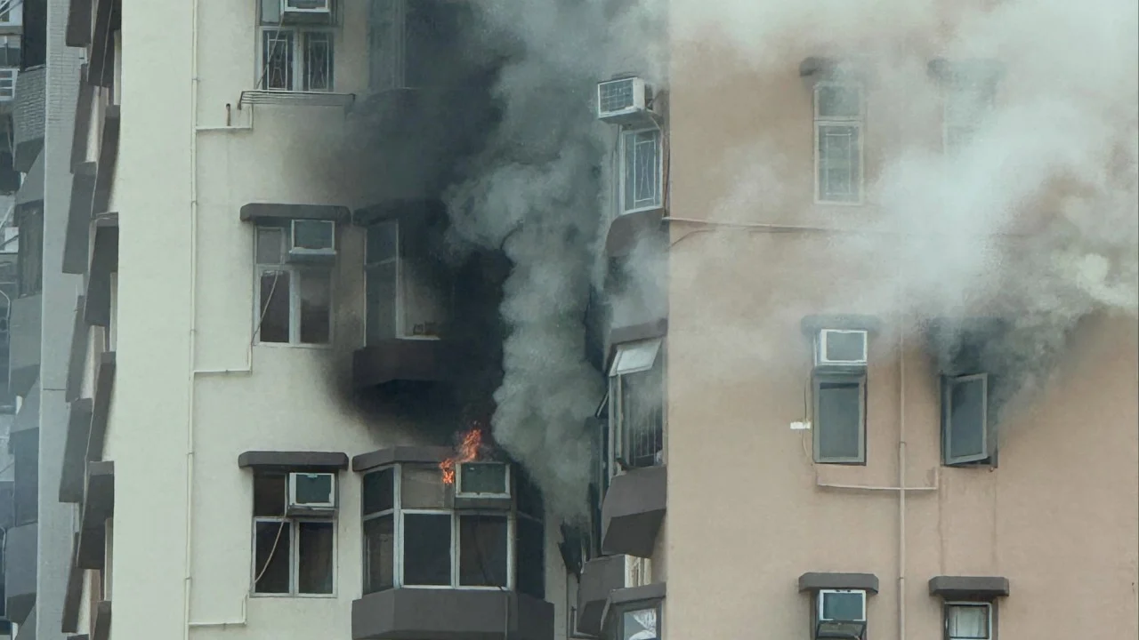 Hong Kong'da yangın: Bir kadın hayatını kaybetti, 3 kişi hastanede