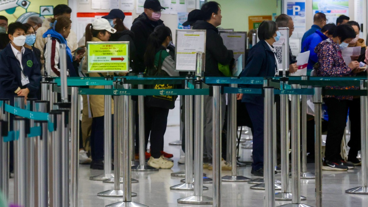 Hong Kong'da yapay zeka ile en geç yıl sonunda bir günde taşıt ruhsatı yenileme