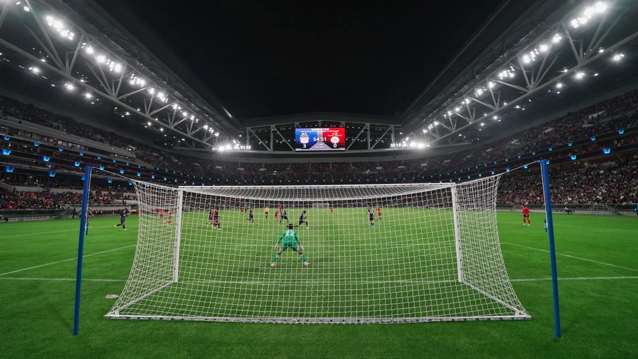 Hong Kong'da yasa dışı bahis şebekesine operasyon: Futbol koçları da gözaltında