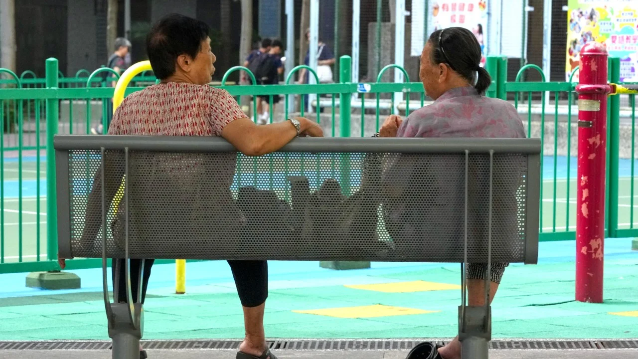 Hong Kong yaşlanan nüfusuyla nasıl başa çıkabilir
