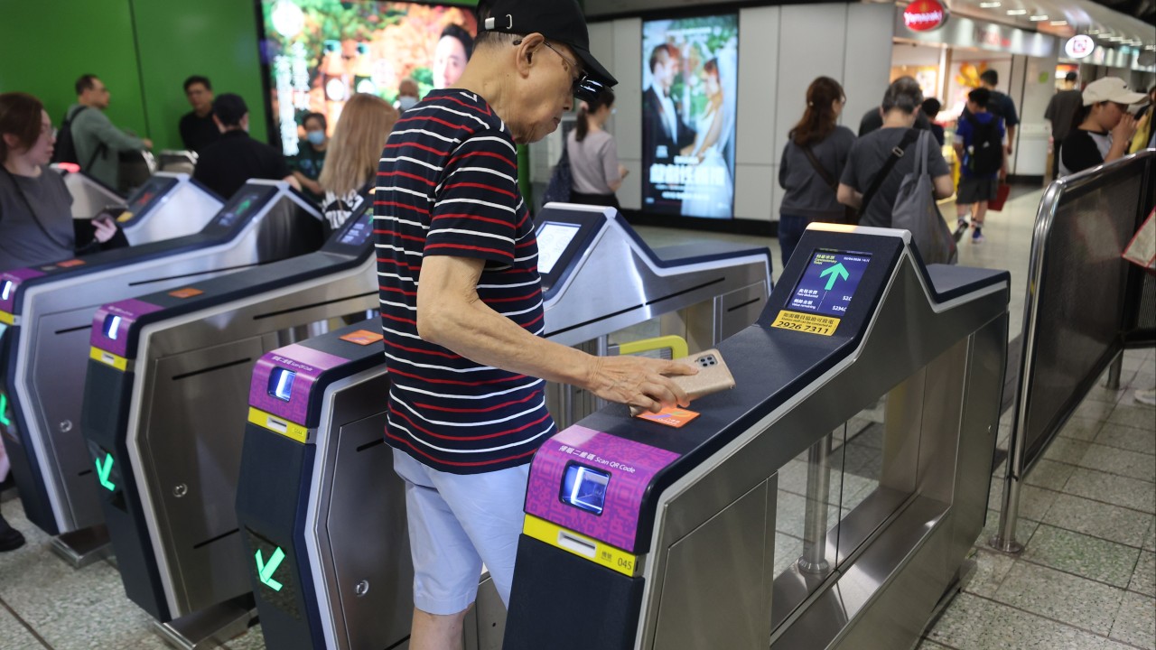 Hong Kong'da yaşlı ve engellilere toplu taşıma sınırsız: Bakan açıkladı