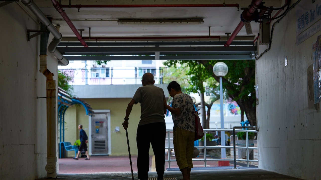 Hong Kong'da Yaşlı İntiharlarına Karşı Yeni Önlem: Yaş Sınırı Gözden Geçiriliyor