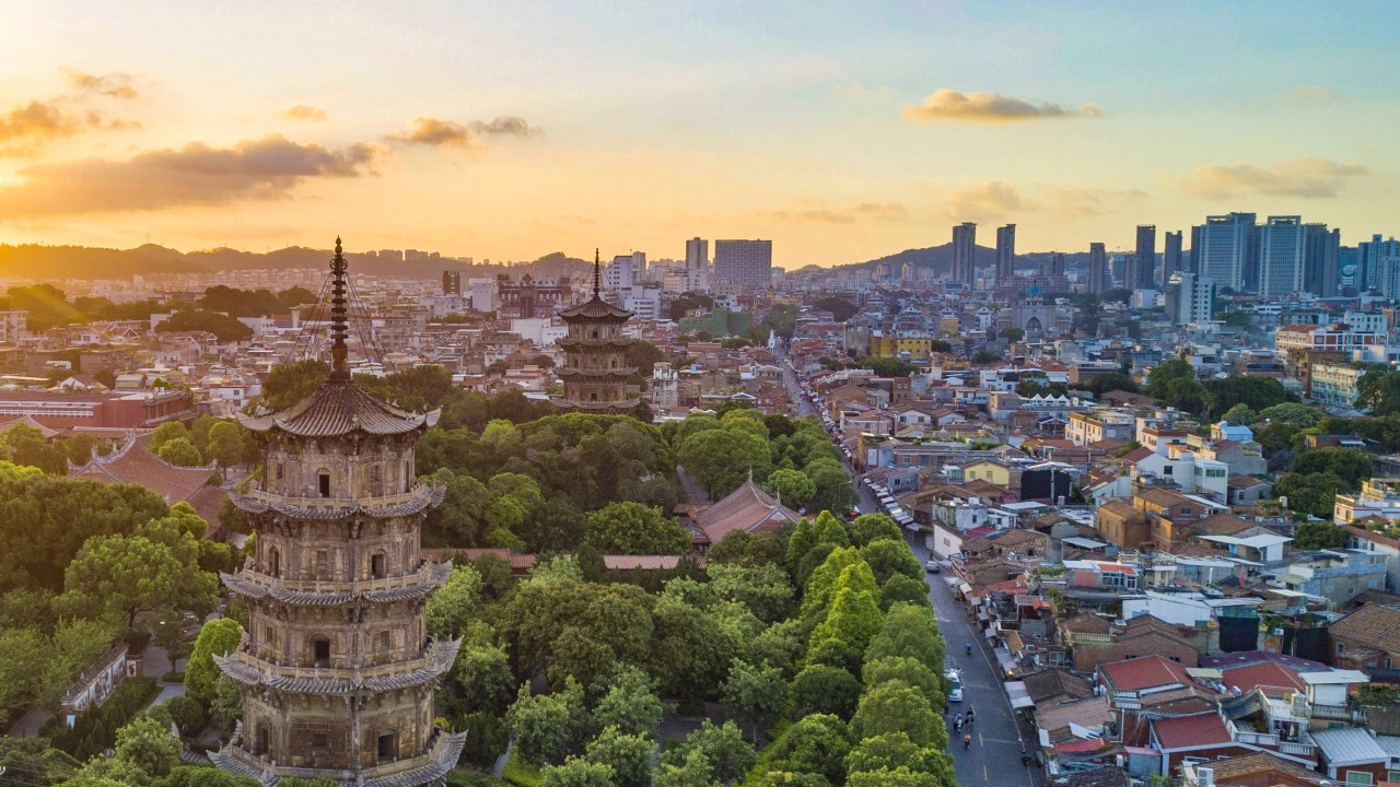 Hong Kong’dan yaşlılara Çin’de banka hesabına maaş desteği