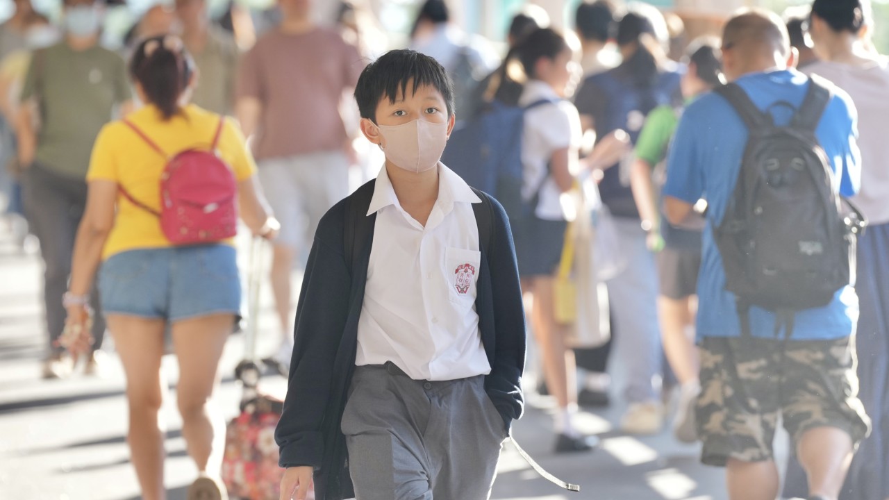 Hong Kong yaz grip sezonuna girdi, Covid vakaları da artıyor