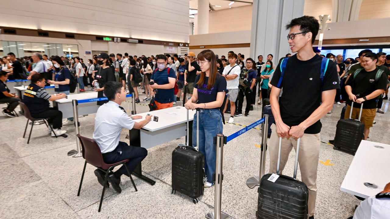 Hong Kong'un yenilenen Huanggang kapısında sert senaryolu tatbikatlar