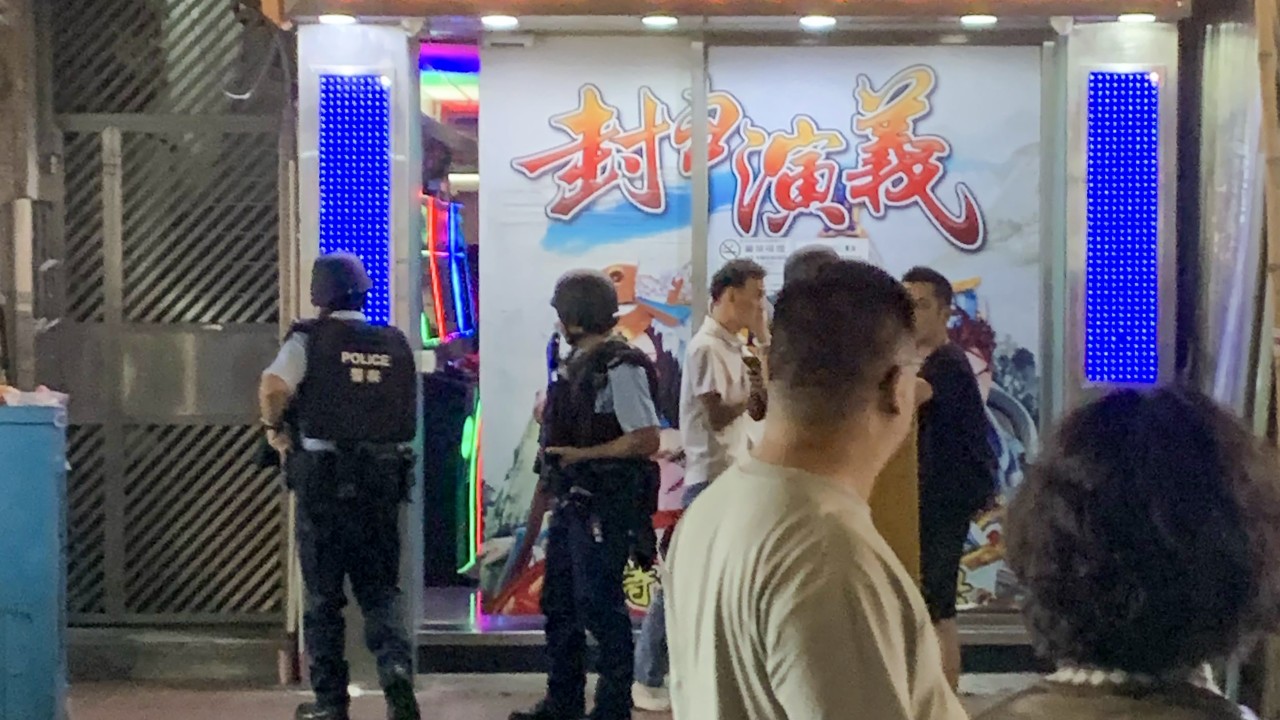 Hong Kong'da Avustralyalı Adam Sahte Silahla Yakalandı