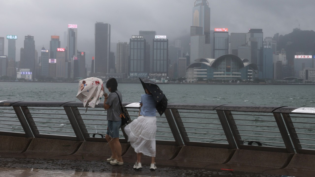 Hong Kong'da Sağanak Yağış Uyarısı: Amber Alarmı Verildi