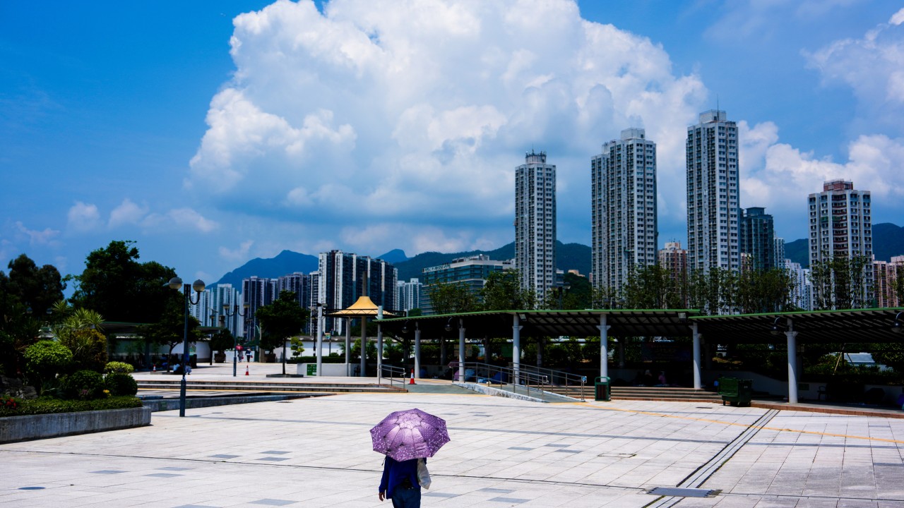Hong Kong'da Şiddetli Yağış ve Fırtına Uyarısı