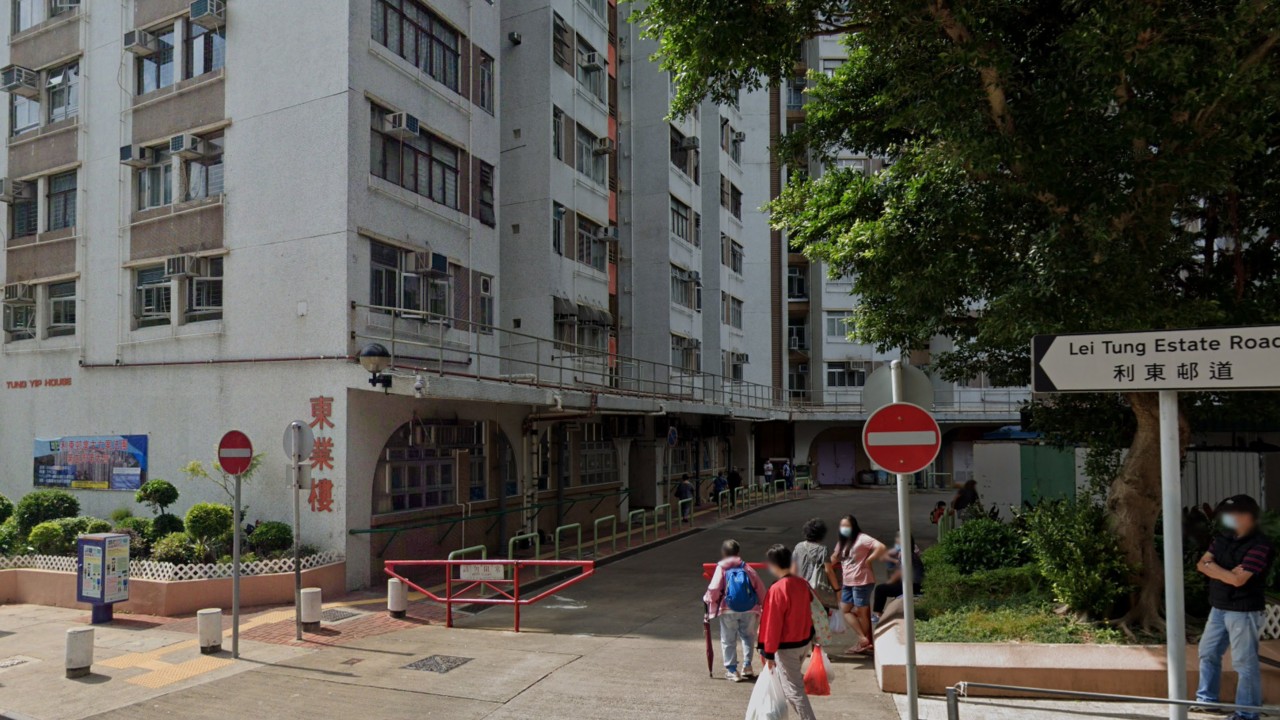 Hong Kong’da sosyal izolasyon içindeki iki kardeş ölü bulundu