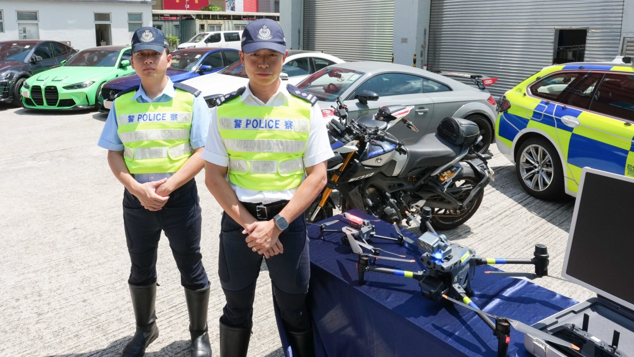 Hong Kong’da yasa dışı sokak yarışı: 10 sürücü gözaltında