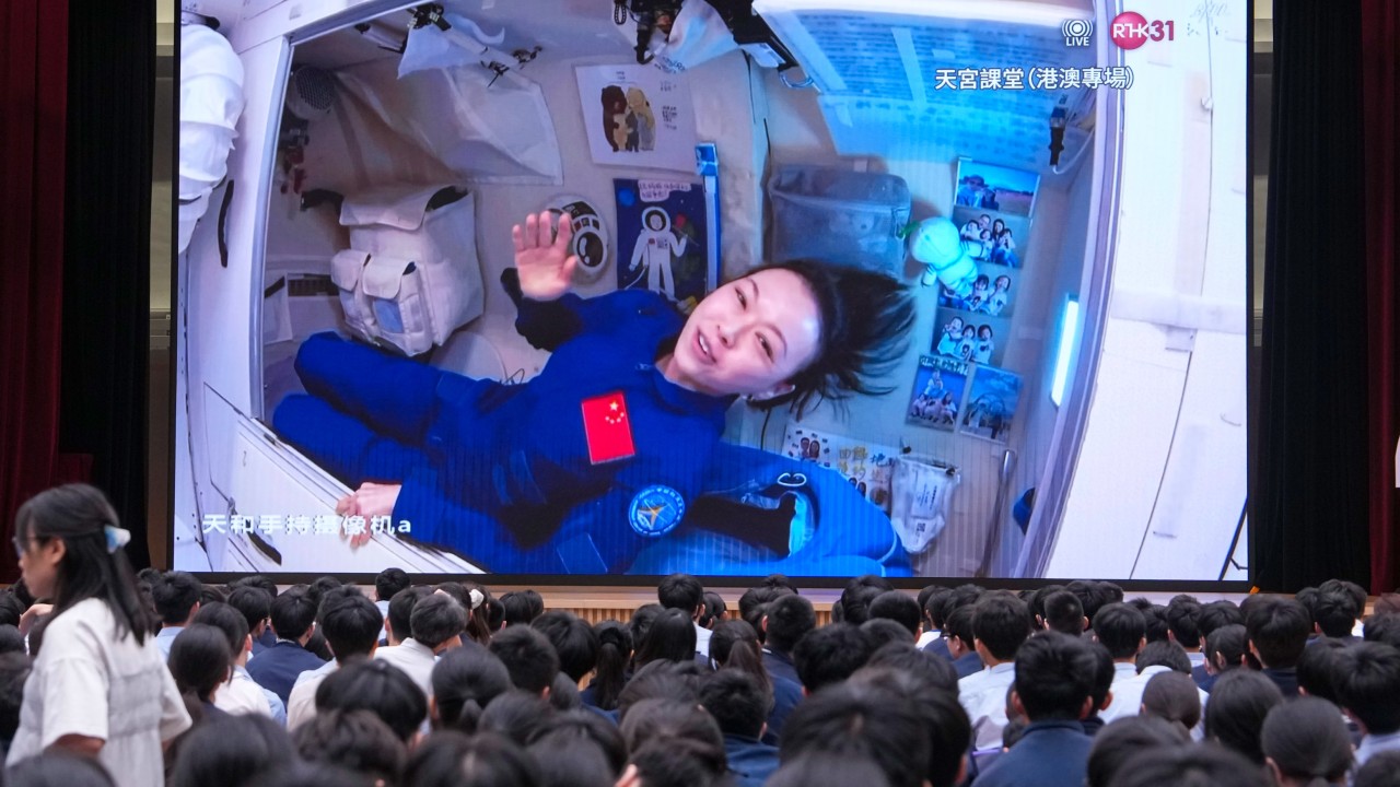 Hong Konglu astronot öğrencilere canlı derste ilham verdi