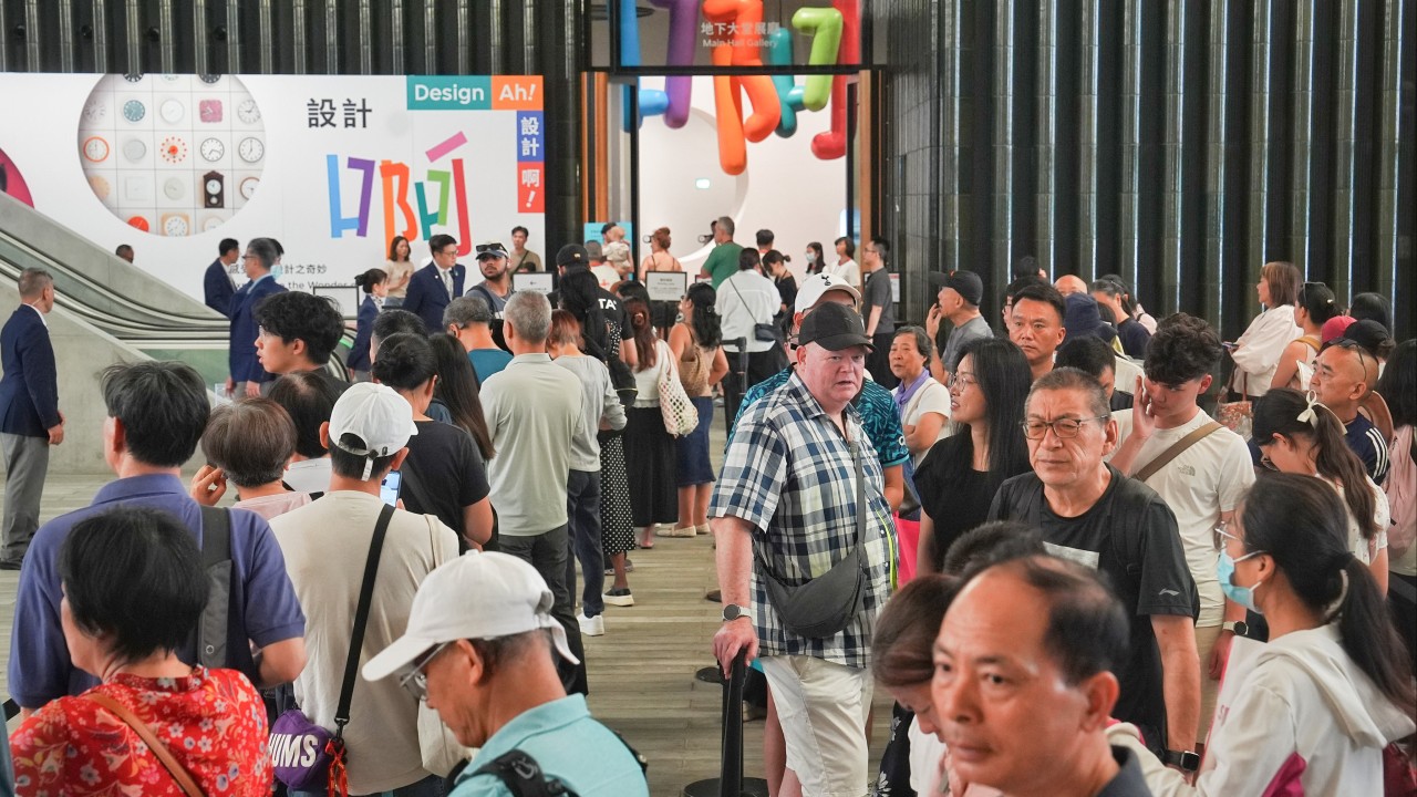 Hong Konglular 29. Egemenlik Yıldönümünde İndirimlere Akın Etti
