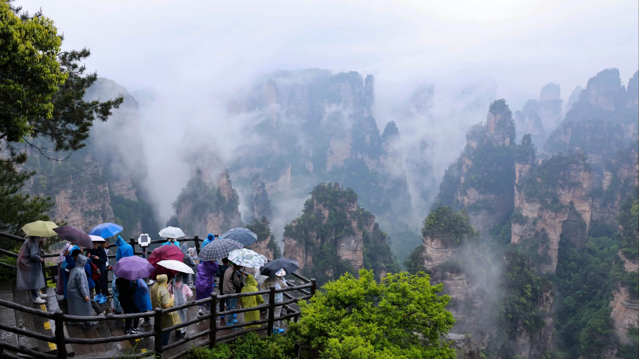 Hong Konglular neden Zhangjiajie tatili için 6 saat tren yolculuğu yapıyor