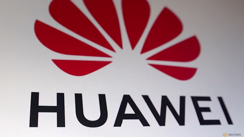 Huawei katlanabilir telefon tanıttı: Xiaomi ve Apple ile rekabet kızışıyor