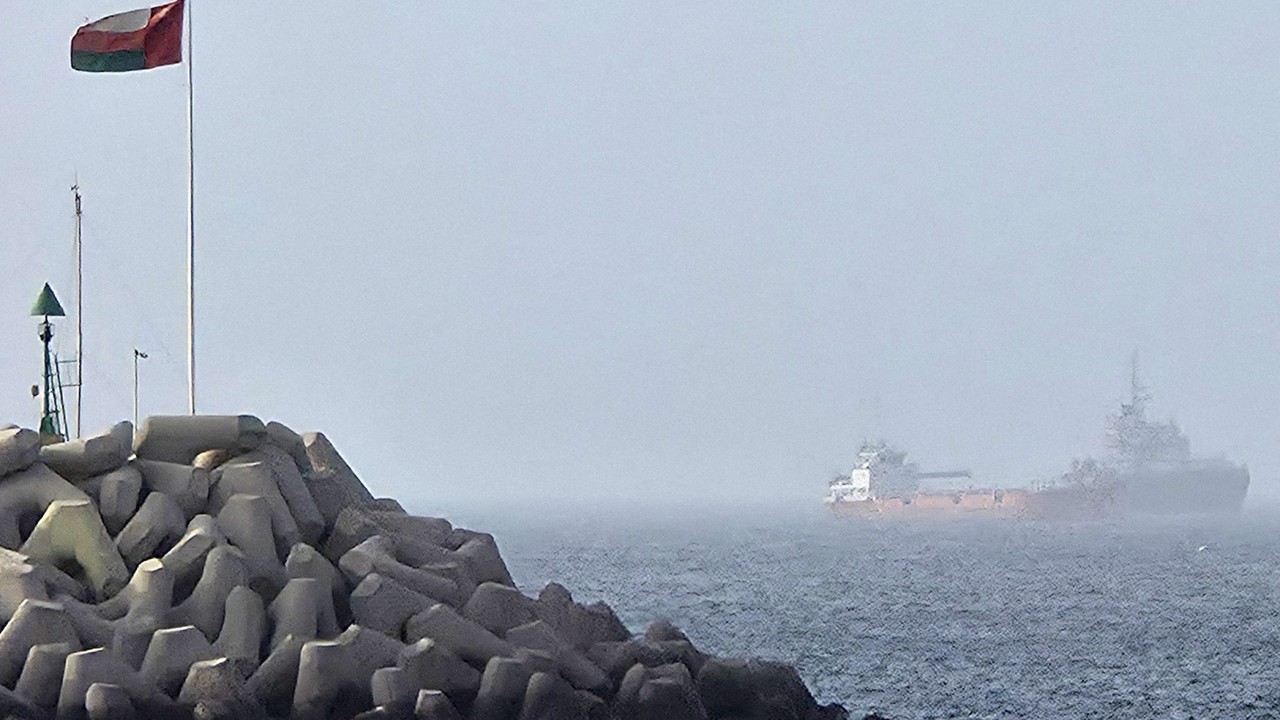 Hürmüz Boğazı açıklarında tankerlere çifte saldırı