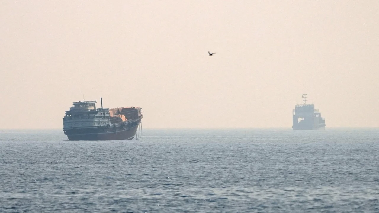 Hürmüz Boğazı'nda tanker geçişleri durma noktasında: ABD-İran ateşkesi çöktü