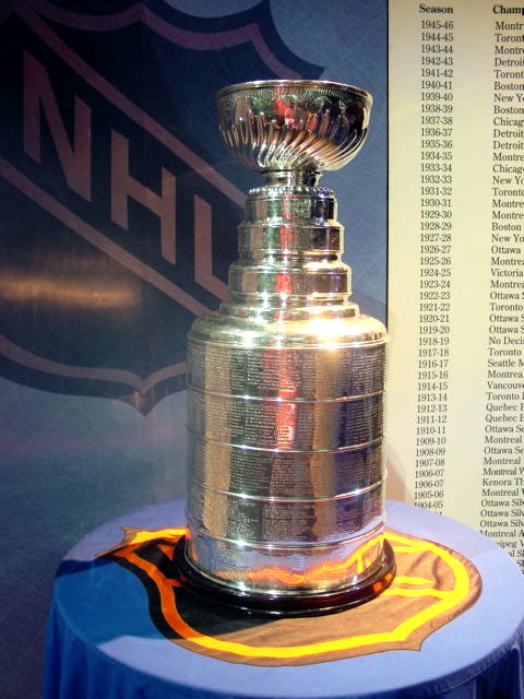 Stanley Cup'a Eşini Yazdı, Oyuncusunu Attı: Hurricanes Sahibi Tepki Çekti