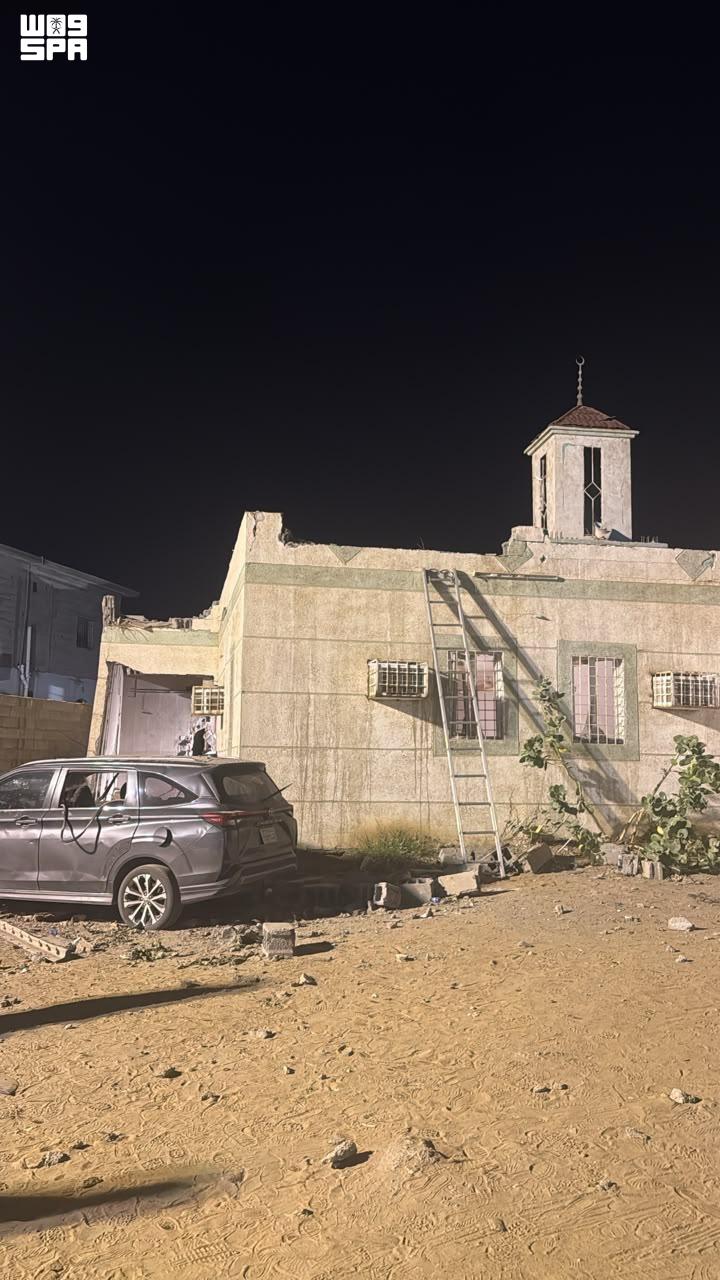 Husi saldırısı Suudi Arabistan'ın Cazan bölgesini vurdu: 2 yaralı, cami hasarlı