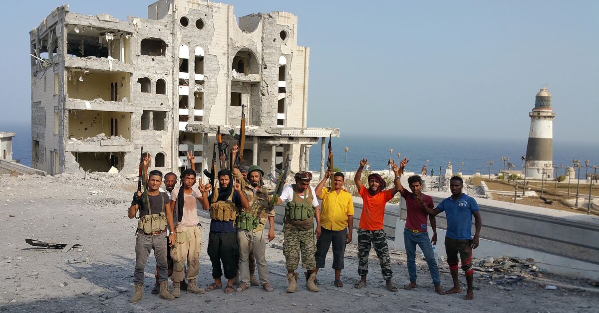 Husiler Aden'deki başkanlık sarayını vurdu: Yemen'de kritik tırmanma