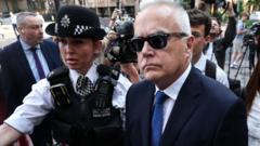 Huw Edwards şiir yarışmasına katıldığı için eleştiriliyor