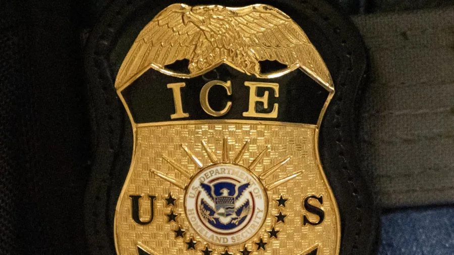 ICE Ajanının Araçla Yaraladığı Göçmenin Yıllar Önce Öldüğü Ortaya Çıktı