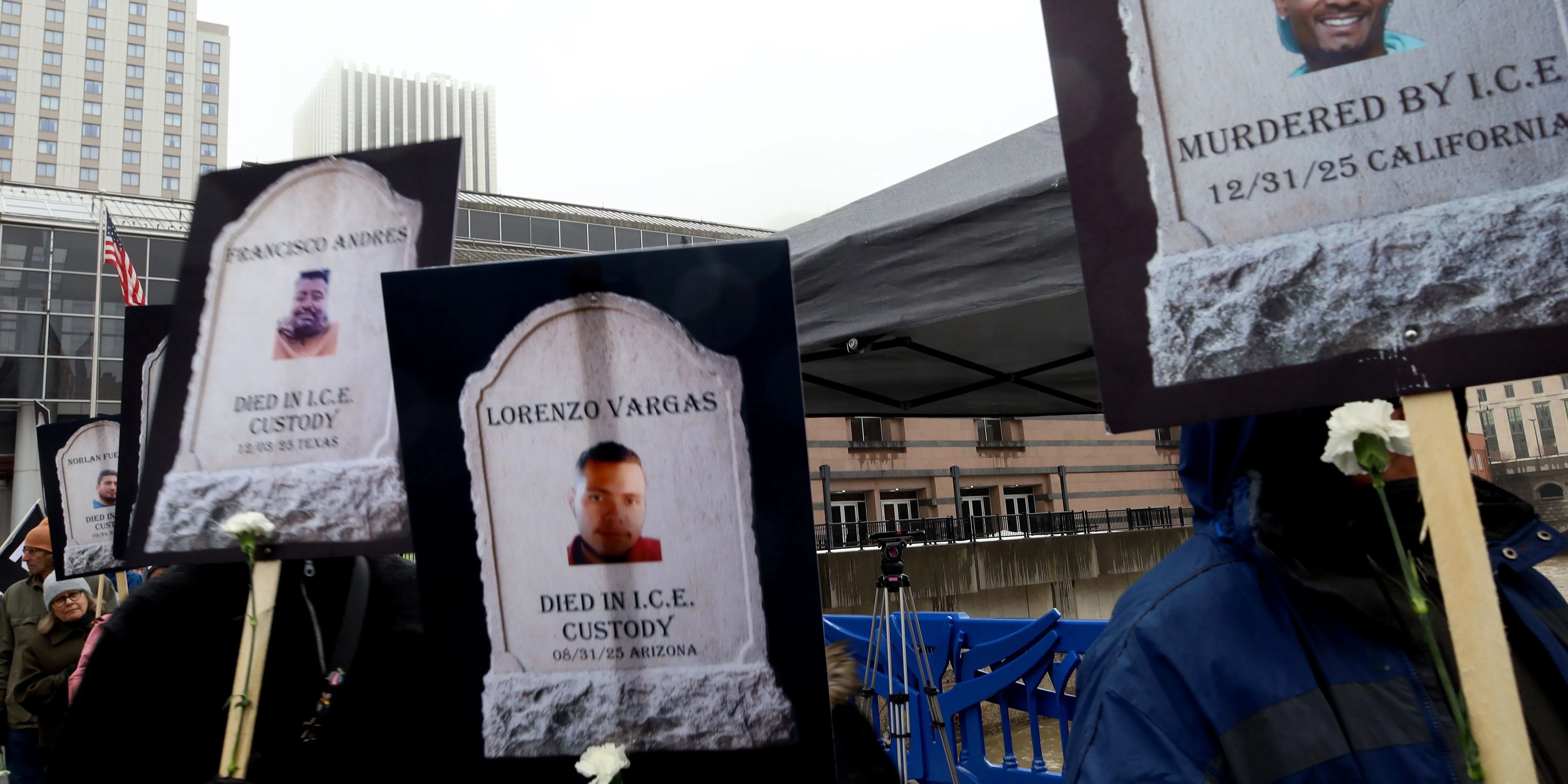 ICE, Tutuklulukta Ölüm İncelemelerini Sildi: Yetersiz Sağlık Hizmeti Vurgulanmıştı