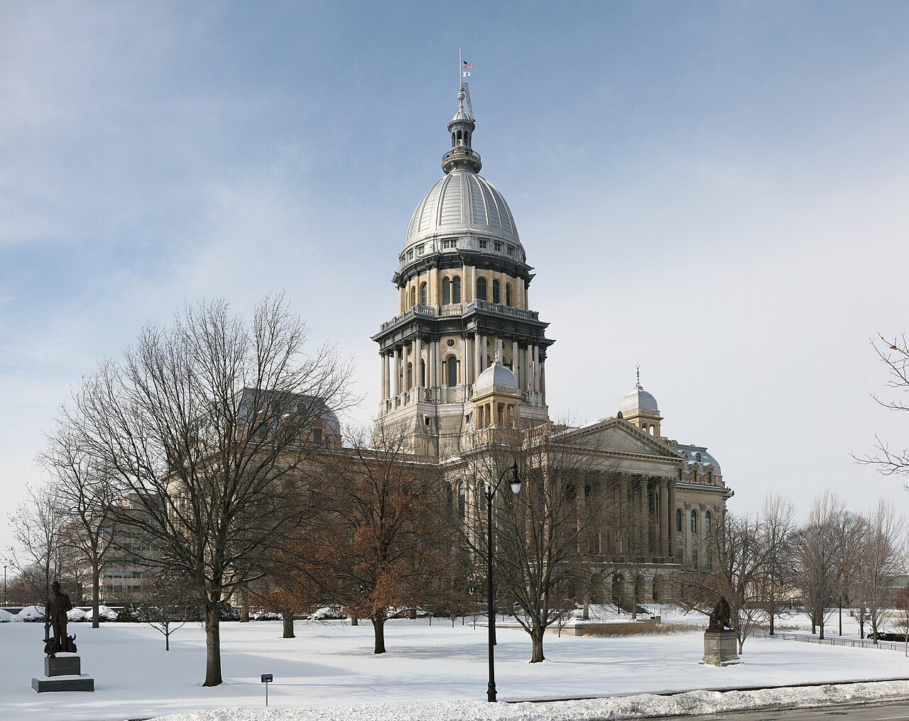 Illinois 56 Milyar Dolarlık Bütçeyi Kabul Etti, Bears Anlaşması Askıda