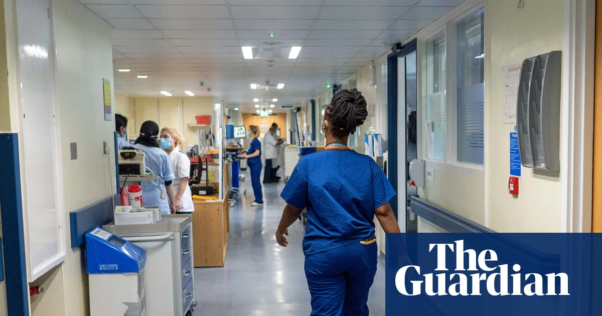 İngiltere'de 35 yaş altı ebeler tükenmişlikle NHS'den ayrılıyor