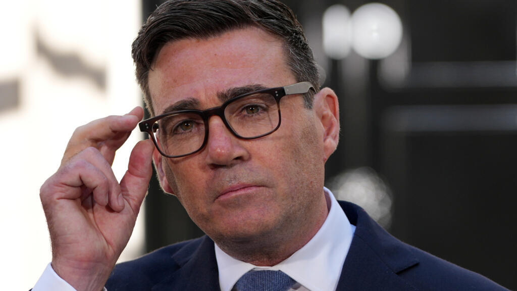 İngiltere Başbakanı Andy Burnham, 6 Haftalık Balayı Sonrası İlk Kez Vekillerin Karşısında