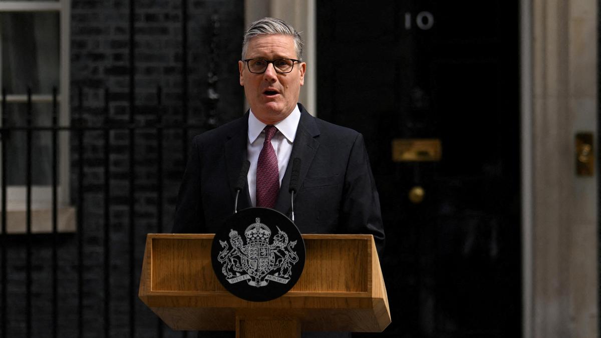 İngiltere Başbakanı Keir Starmer İstifa Etti