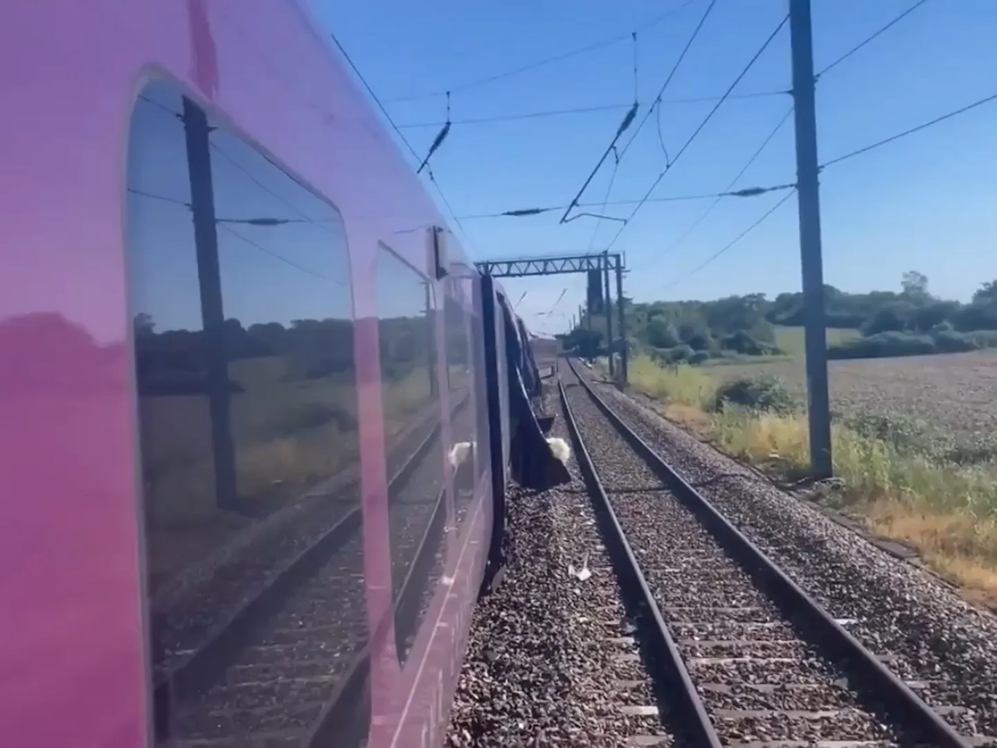 İngiltere'nin Bedford kentinde tren çarpışması: 1 ölü, 89 yaralı