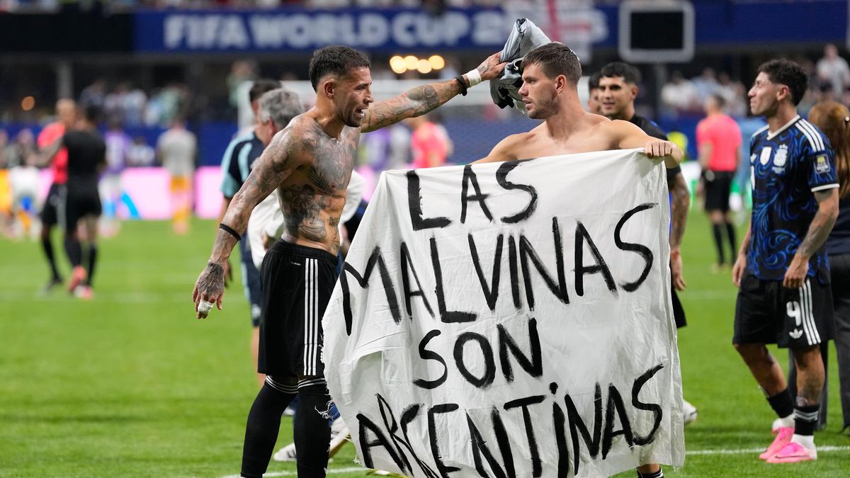 İngiltere'den FIFA'ya Falkland Krizi: Arjantin'in Dünya Kupası'ndaki Pankartı Soruşturulsun