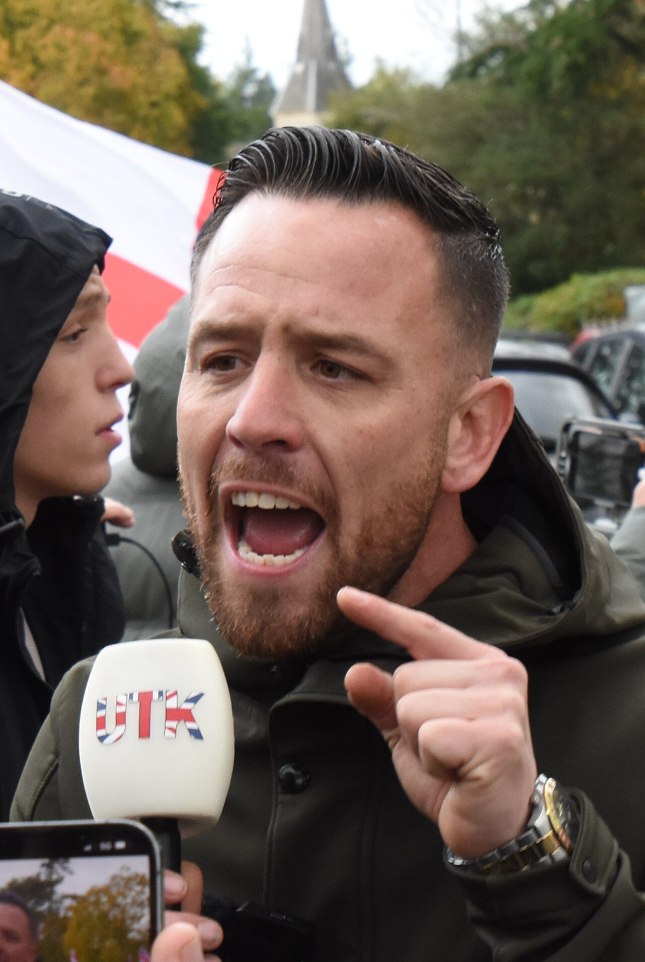 İngiltere'de Göçmen Karşıtı Protestolar: Bakan'dan Sert Kınama
