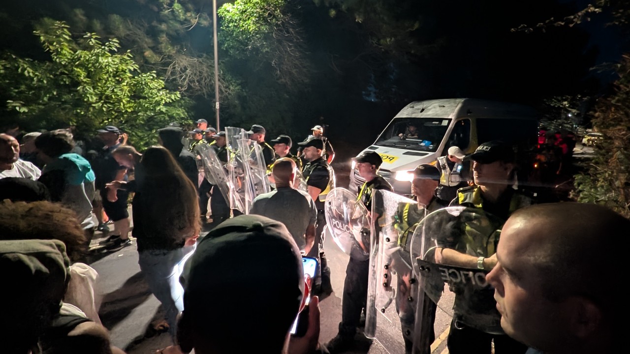 İngiltere'de Göçmen Karşıtı Protestolara Sert Eleştiri